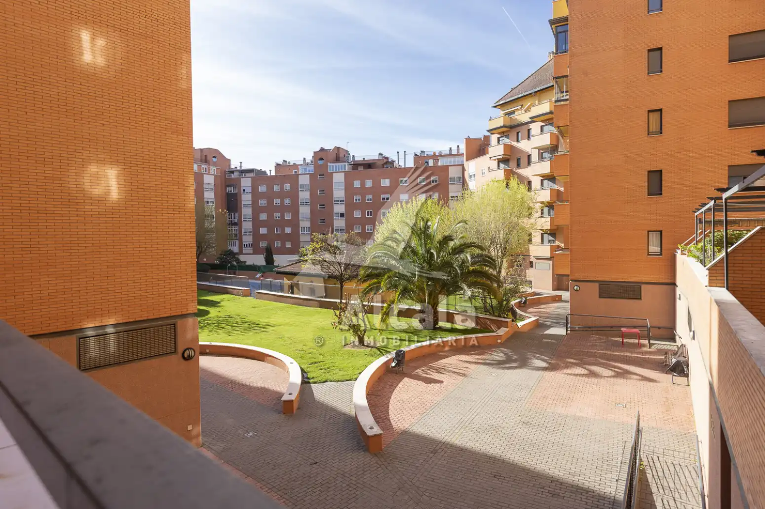 Exterior view of Flat for sale in Alcalá de Henares  with Air Conditioner, Heating and Private garden
