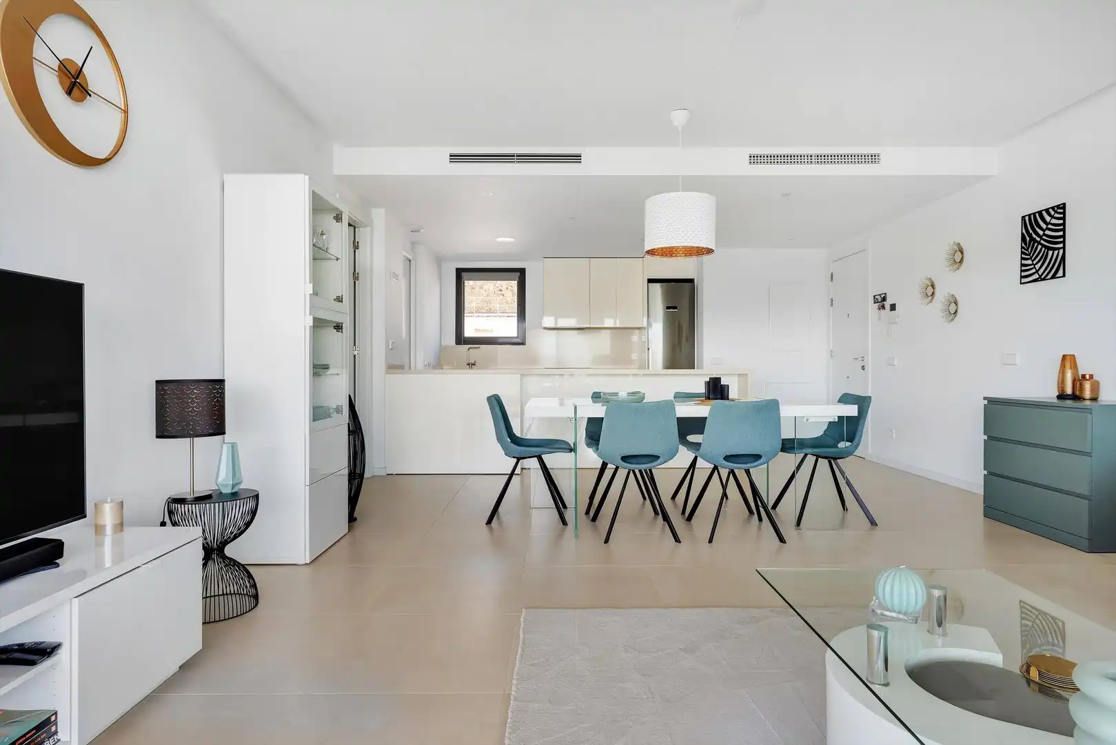 Menjador de Apartament en venda en Fuengirola amb Aire condicionat, Jardí privat i Terrassa