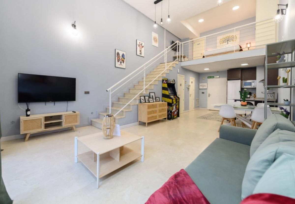 Wohnzimmer von Wohnungen zur Miete in  Madrid Capital mit Klimaanlage, Heizung und Möbliert