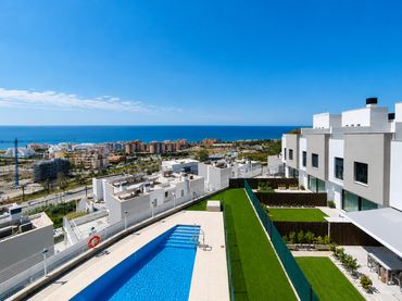 Detached house with pool to rent in N/A