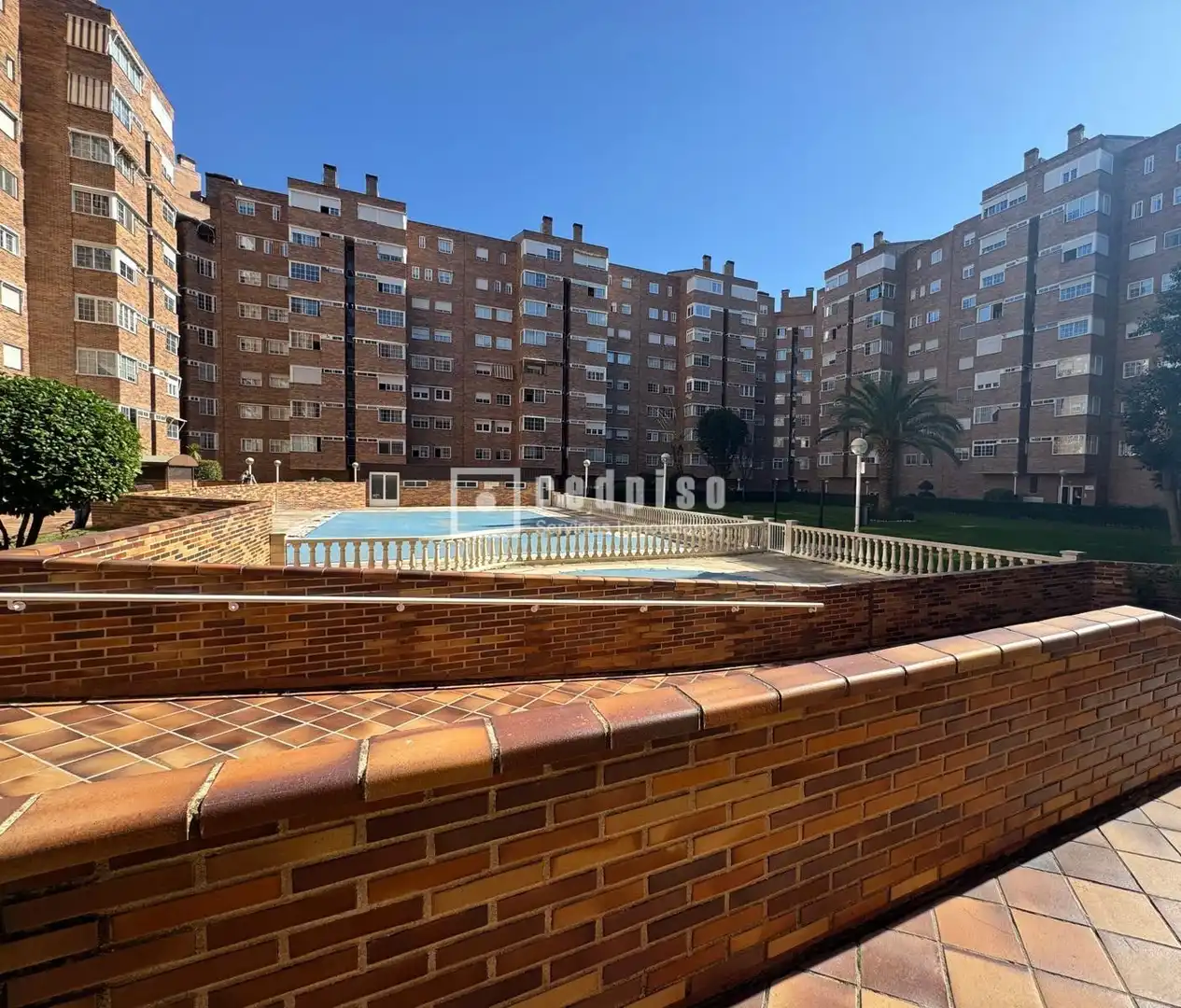 Außenansicht von Wohnung zum Verkauf in Coslada mit Heizung, Privatgarten und Terrasse