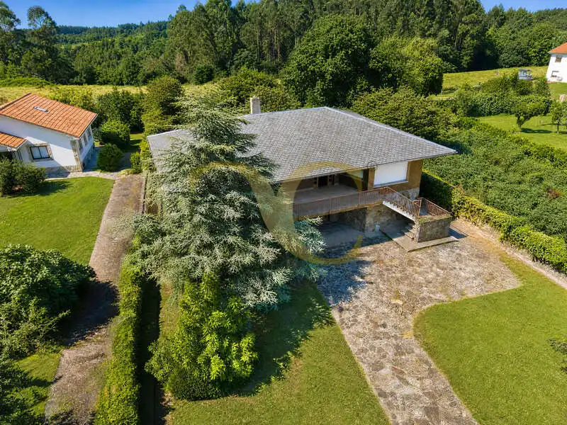 Vista exterior de Casa o xalet en venda en Cudillero amb Calefacció, Jardí privat i Moblat