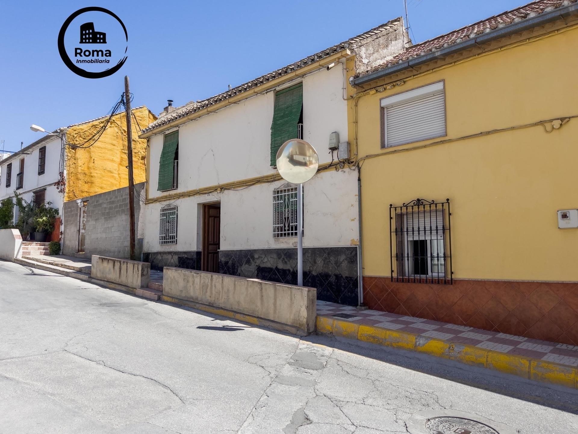 Vista exterior de Casa adosada en venta en Pinos Puente con Calefacción y Trastero