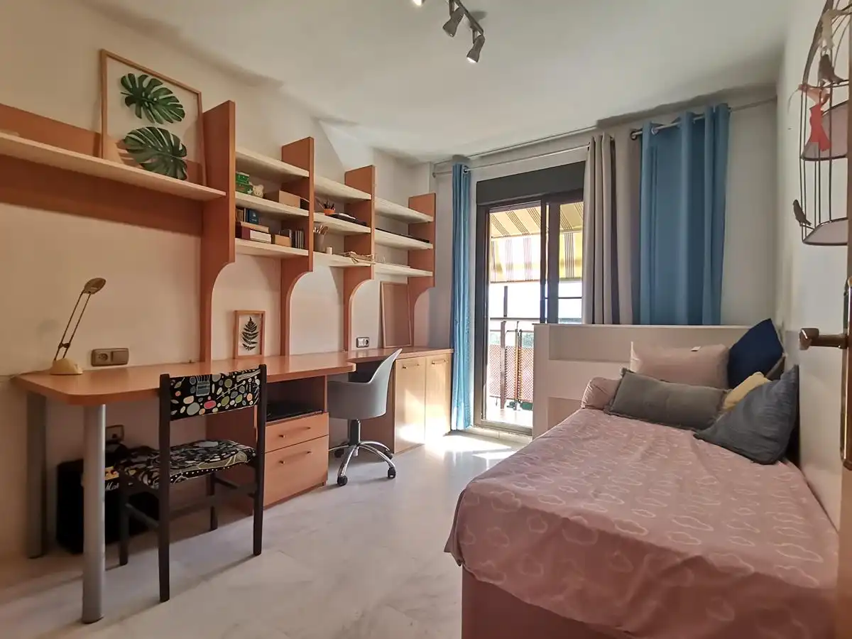 Dormitori de Àtic de lloguer en Málaga amb Jardí privat, Terrassa i Moblat