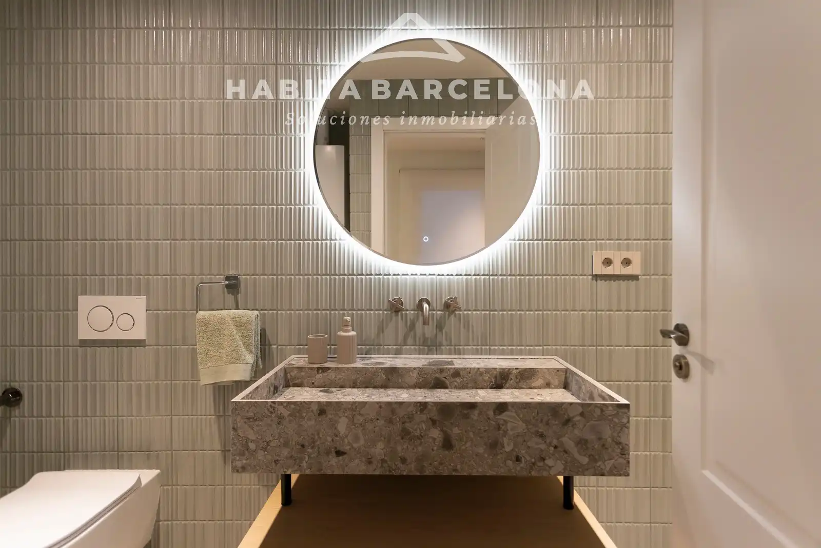 Baño de Piso de alquiler en Barcelona con Aire acondicionado, Calefacción y Parquet