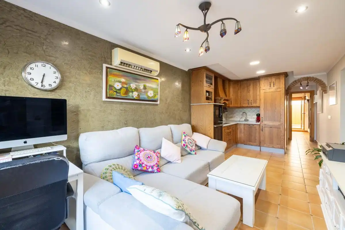 Sala d'estar de Casa o xalet en venda en Torremolinos amb Aire condicionat, Calefacció i Jardí privat