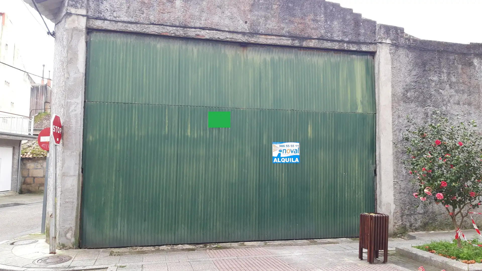 Außenansicht von Fabrikhallen zur Miete in Cambados