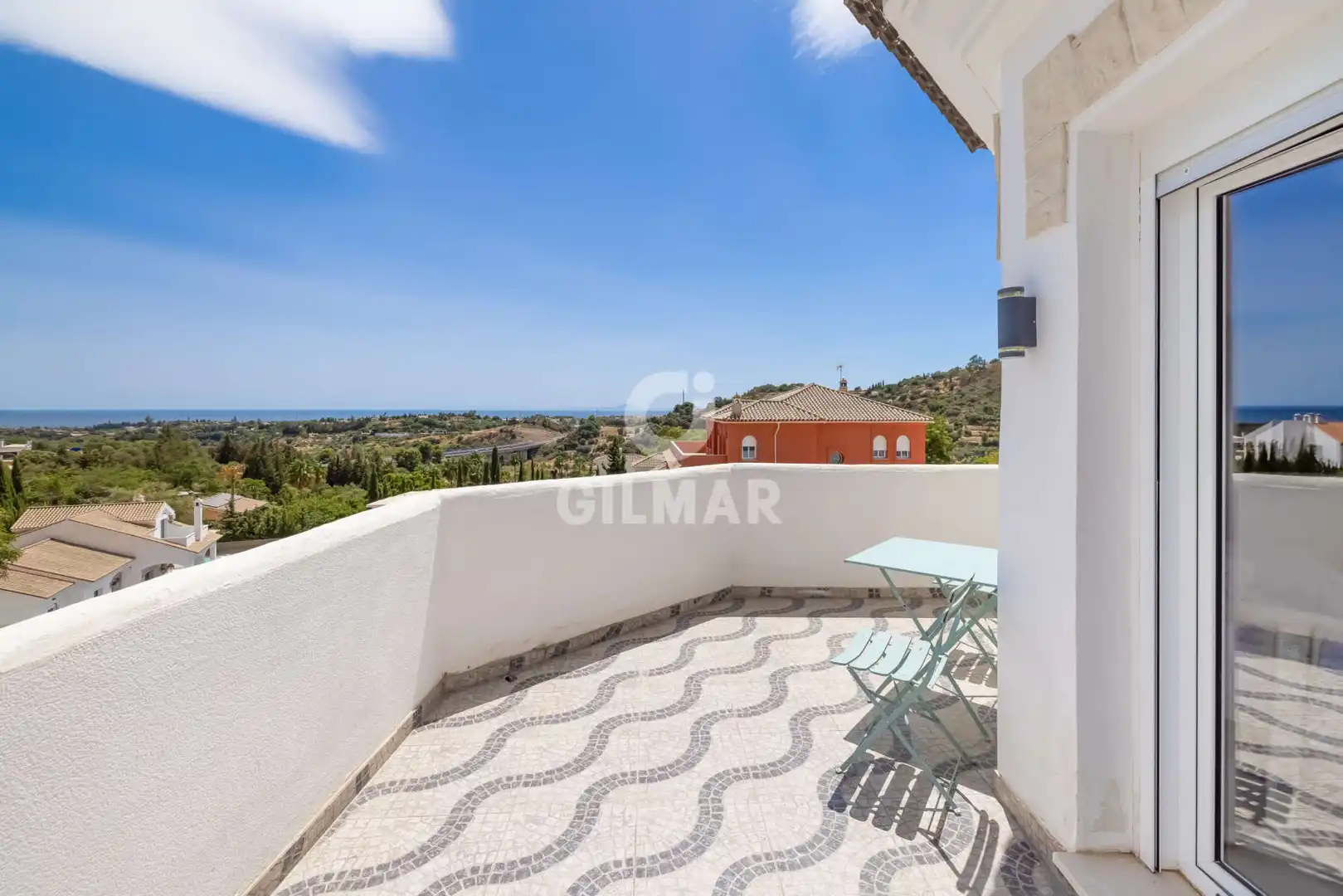 Vista exterior de Casa o chalet en venta en Estepona con Jardín privado y Piscina