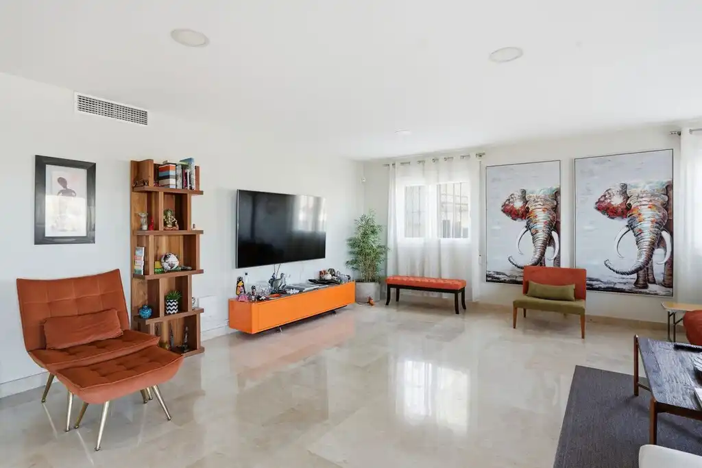 Sala d'estar de Casa o xalet en venda en Benalmádena amb Aire condicionat, Calefacció i Jardí privat
