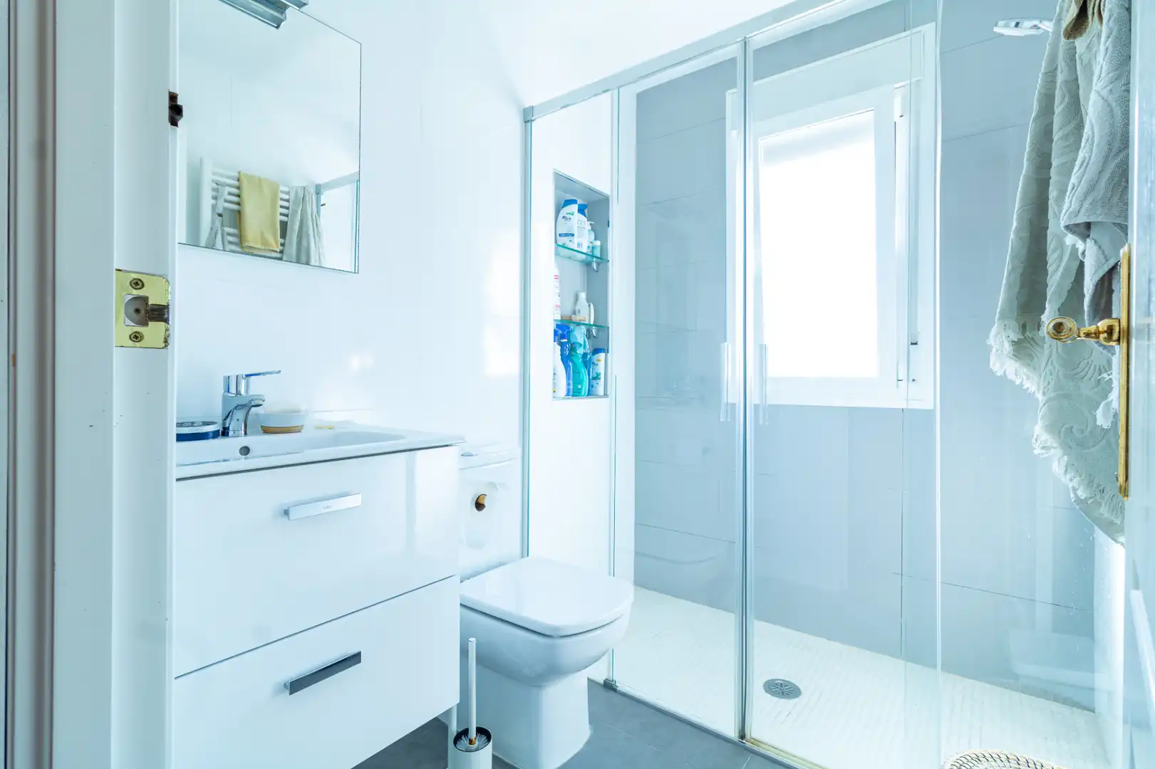 Baño de Casa o chalet en venta en Bollullos de la Mitación con Aire acondicionado, Calefacción y Jardín privado