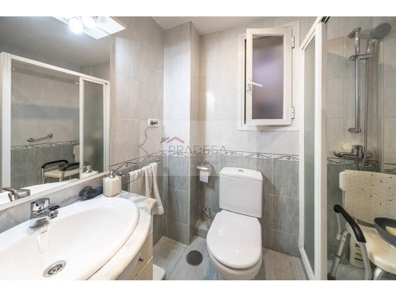Baño de Piso en venta en Madrid con Calefacción, Parquet y Terraza