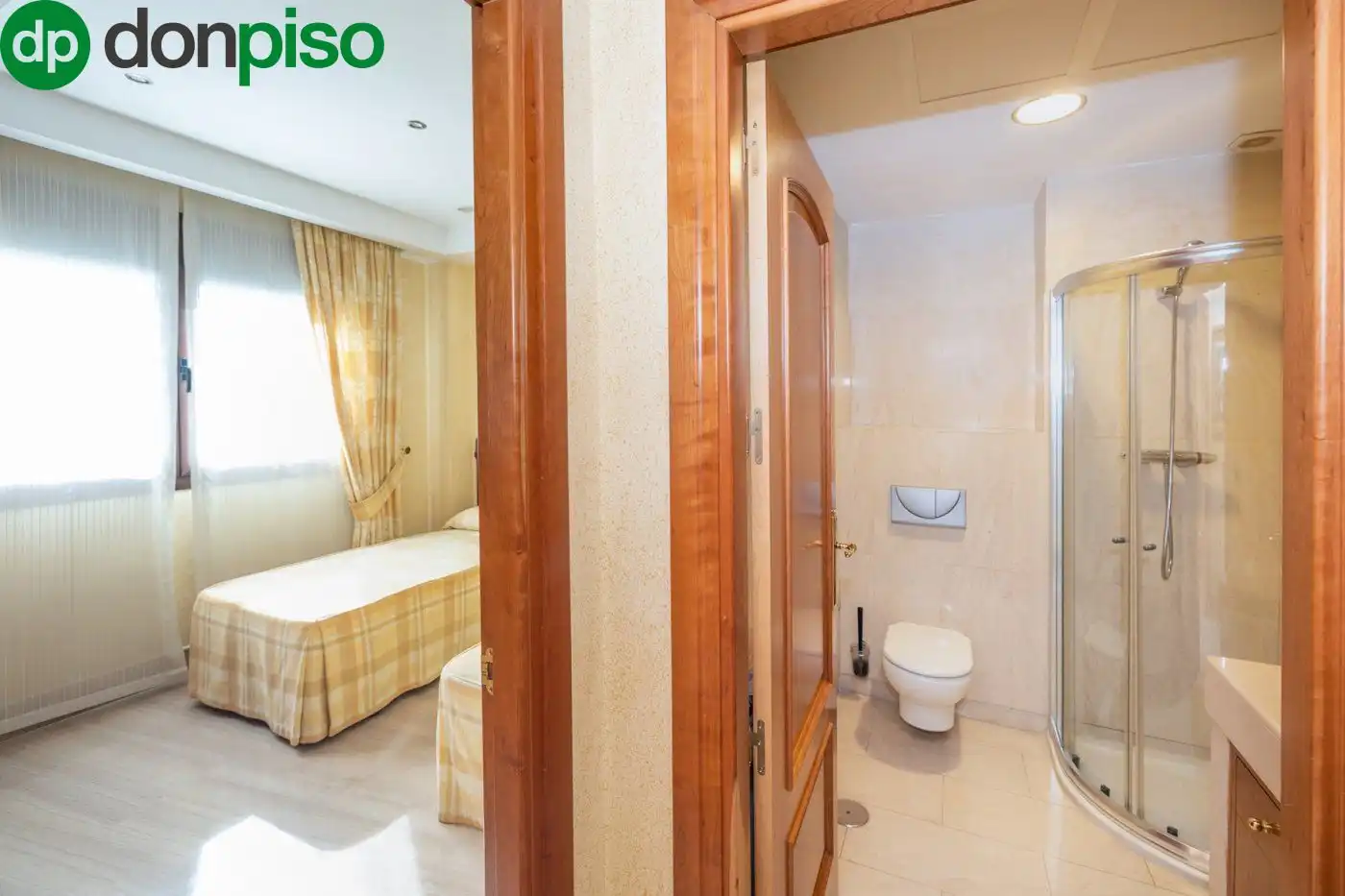Bathroom of Houses for sale in Granada  with Air Conditioner, Heating and Terrace