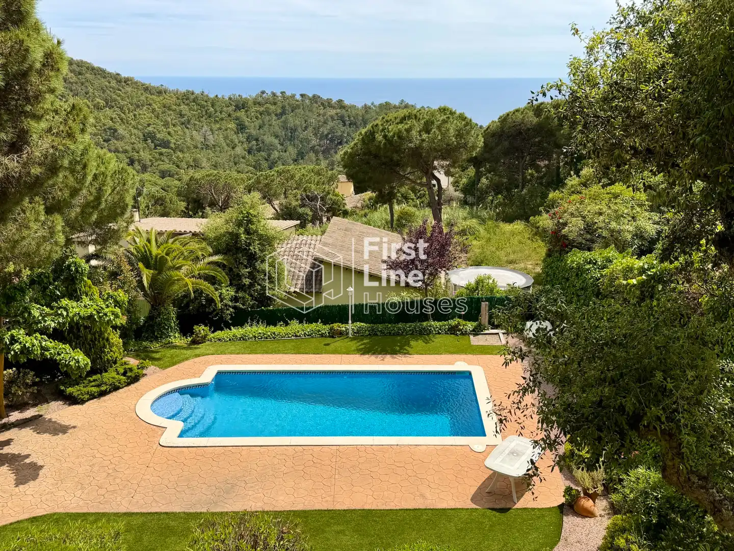 Vista exterior de Casa o xalet en venda en Lloret de Mar amb Aire condicionat, Jardí privat i Terrassa