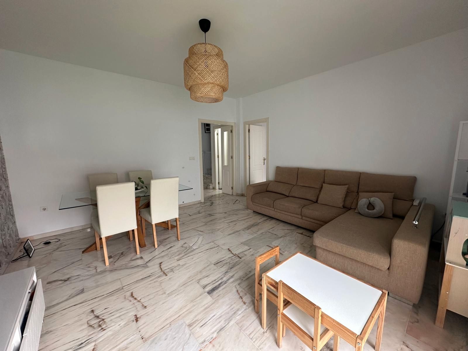 Sala de estar de Casa adosada de alquiler en Salteras con Terraza