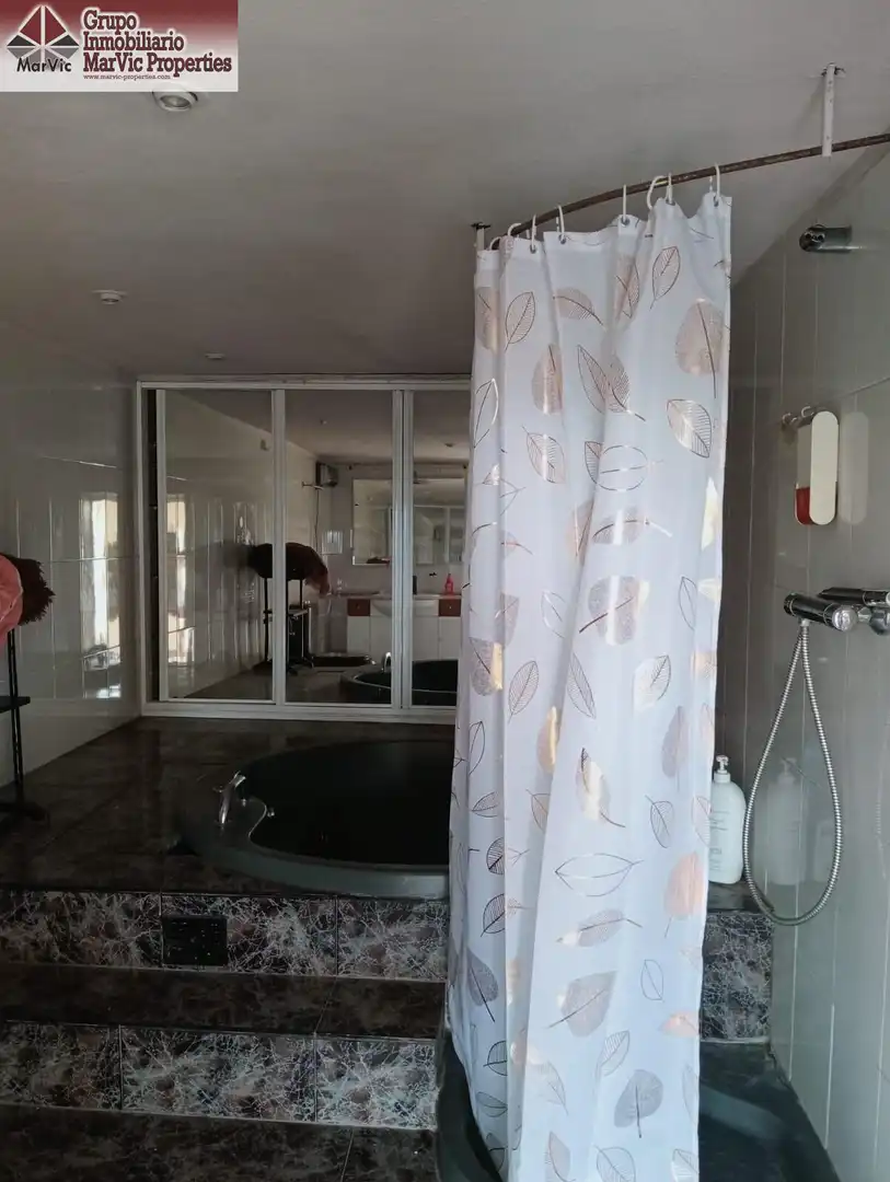 Baño de Casa o chalet en venta en La Nucia con Terraza, Piscina y Amueblado