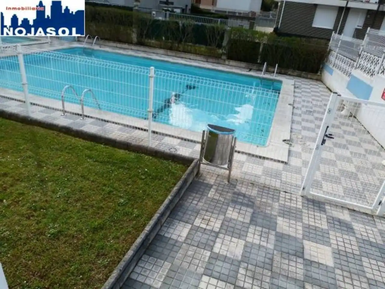 Piscina de Apartamento de alquiler en Noja con Calefacción, Terraza y Amueblado