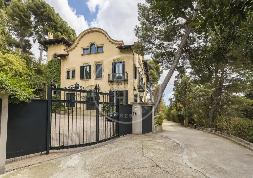 Exterior view of Houses for sale in Barcelona  with Air Conditioner, Heating and Terrace