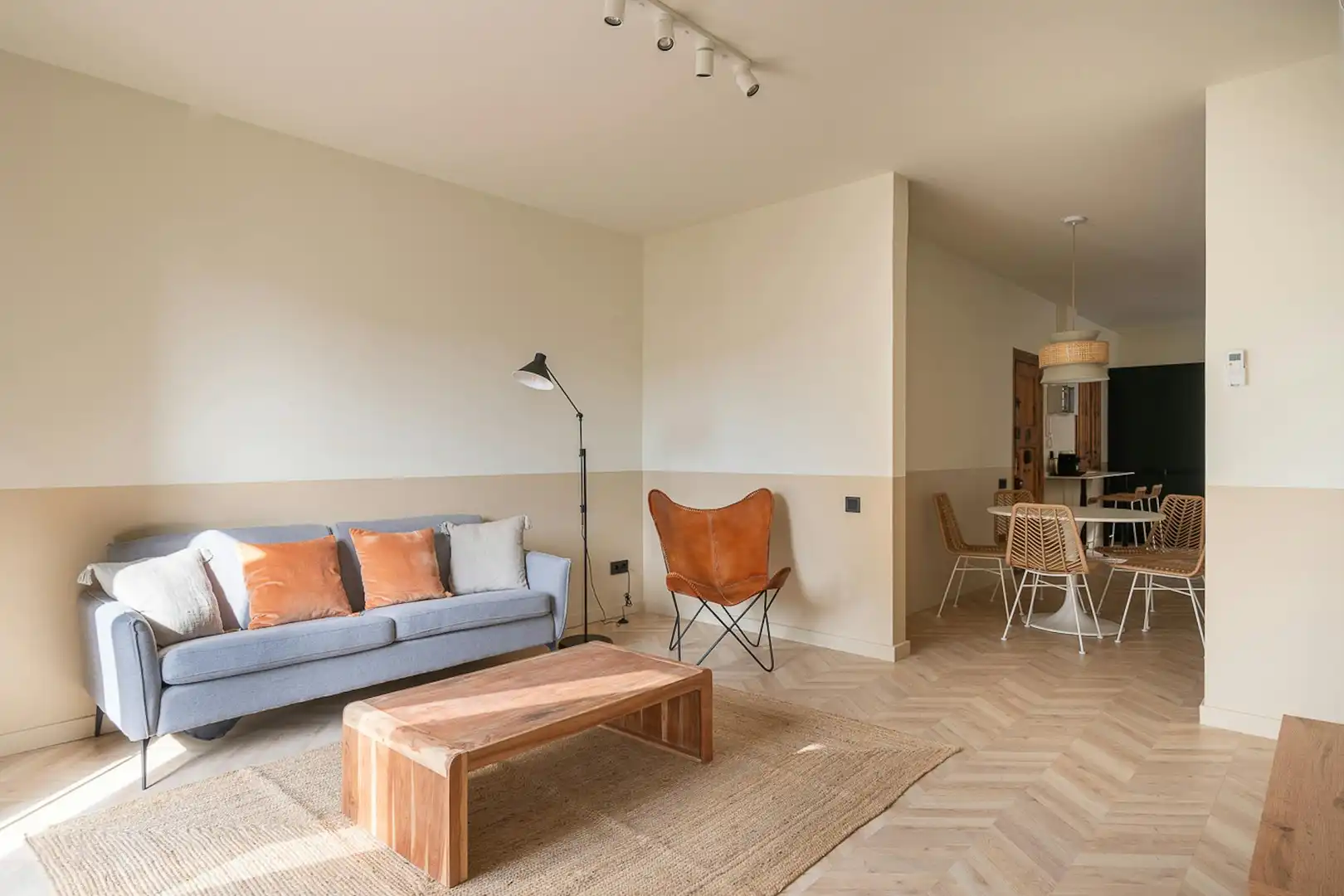 Sala d'estar de Pis de lloguer en Barcelona amb Aire condicionat, Calefacció i Moblat
