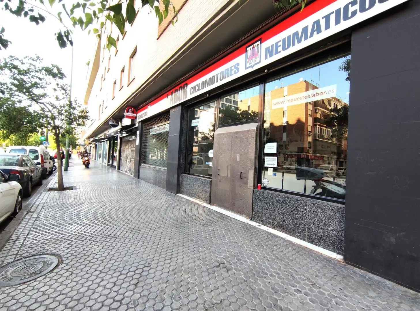 Vista exterior de Local en venda en San Pablo - Santa Justa