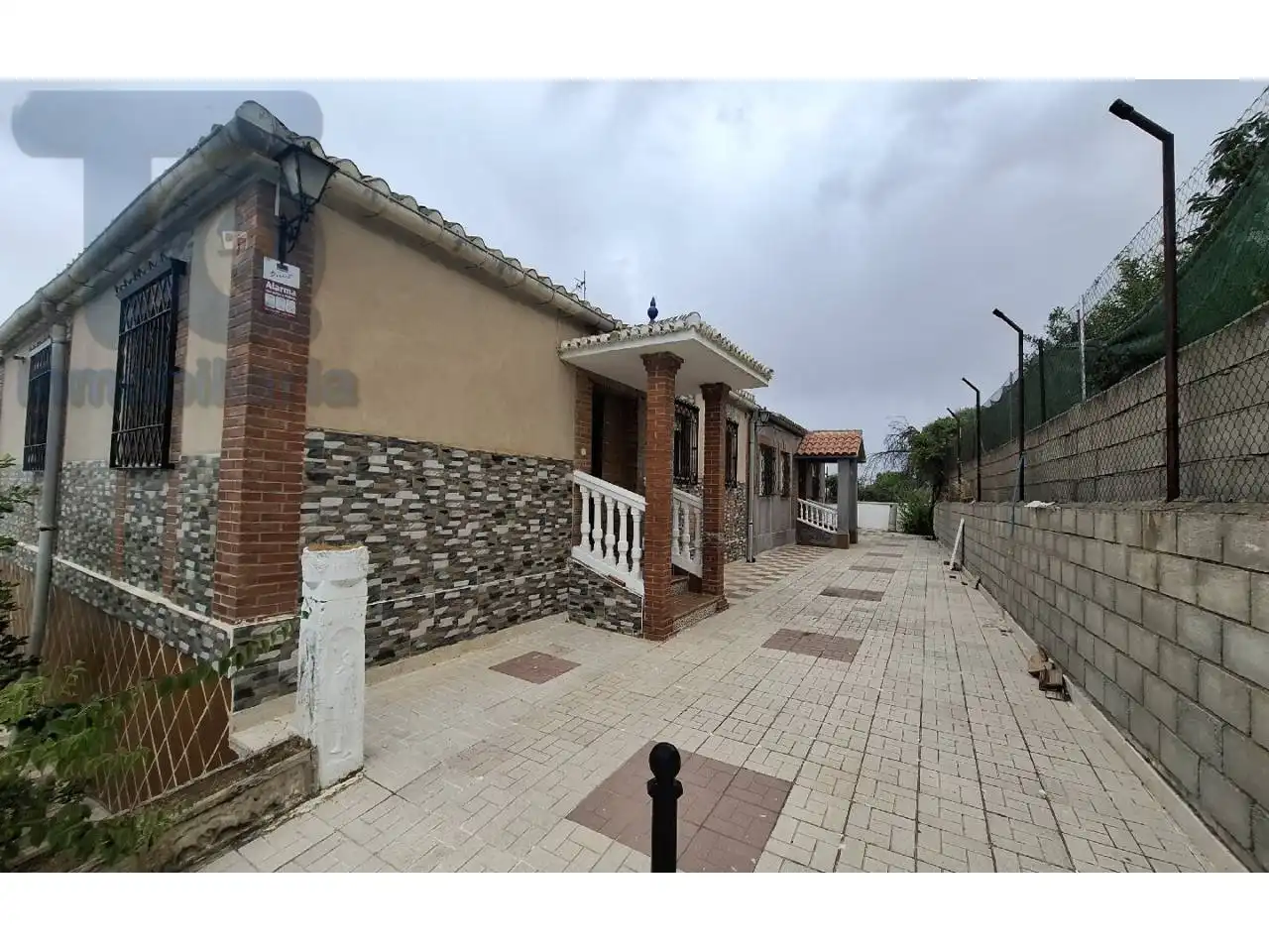 Außenansicht von Country house zum Verkauf in Cogollos de la Vega mit Privatgarten, Terrasse und Schwimmbad