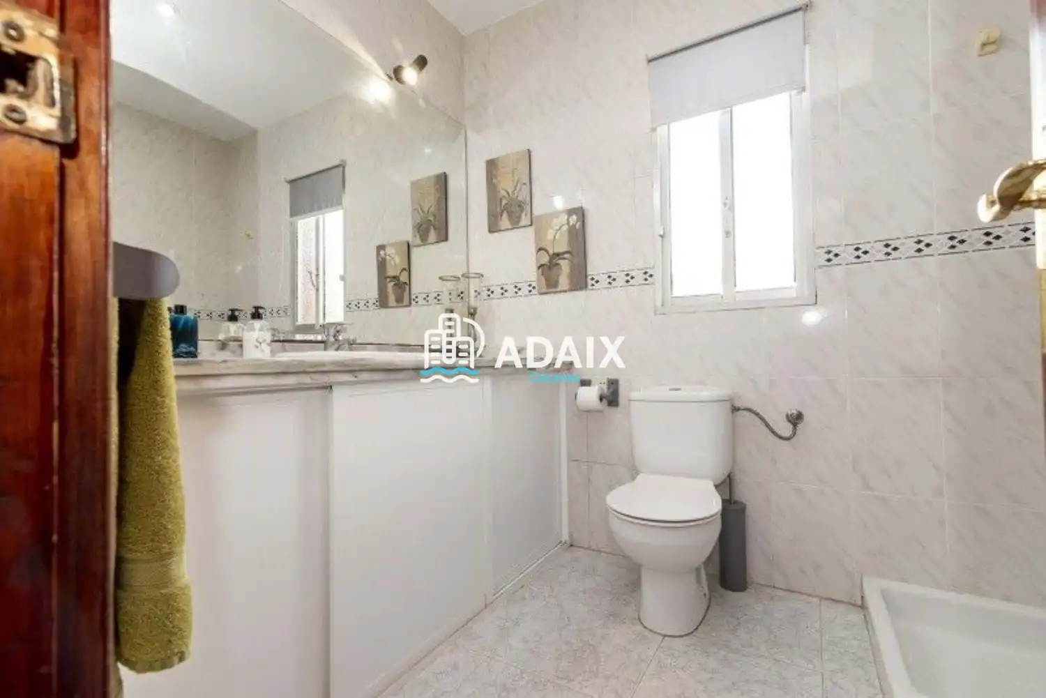 Badezimmer von Einfamilien-Reihenhaus zum Verkauf in Cáceres mit Klimaanlage und Terrasse