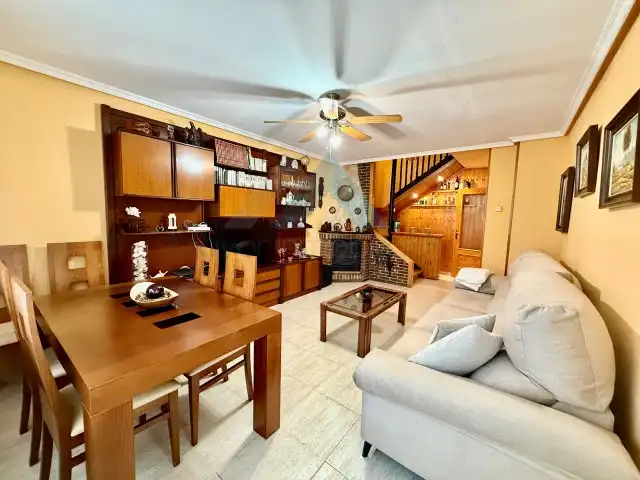 Wohnzimmer von Haus oder Chalet zum Verkauf in Villanueva de la Torre mit Klimaanlage, Heizung und Privatgarten
