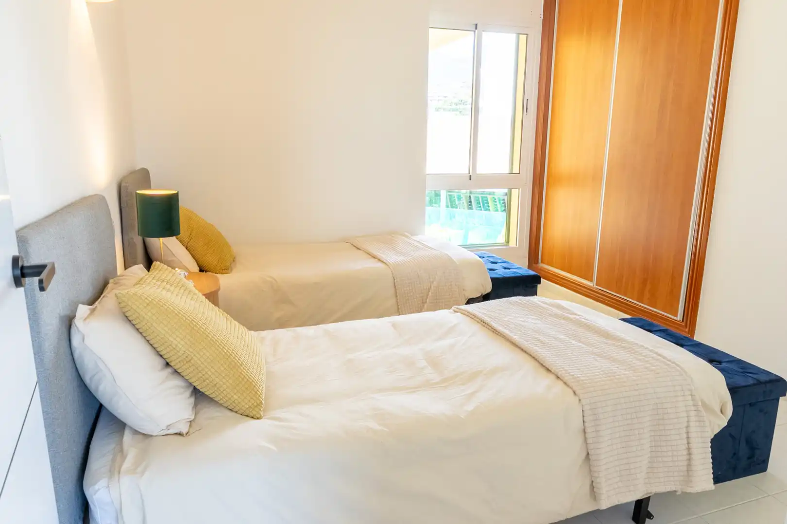 Dormitori de Pis en venda en Fuengirola amb Aire condicionat, Calefacció i Jardí privat