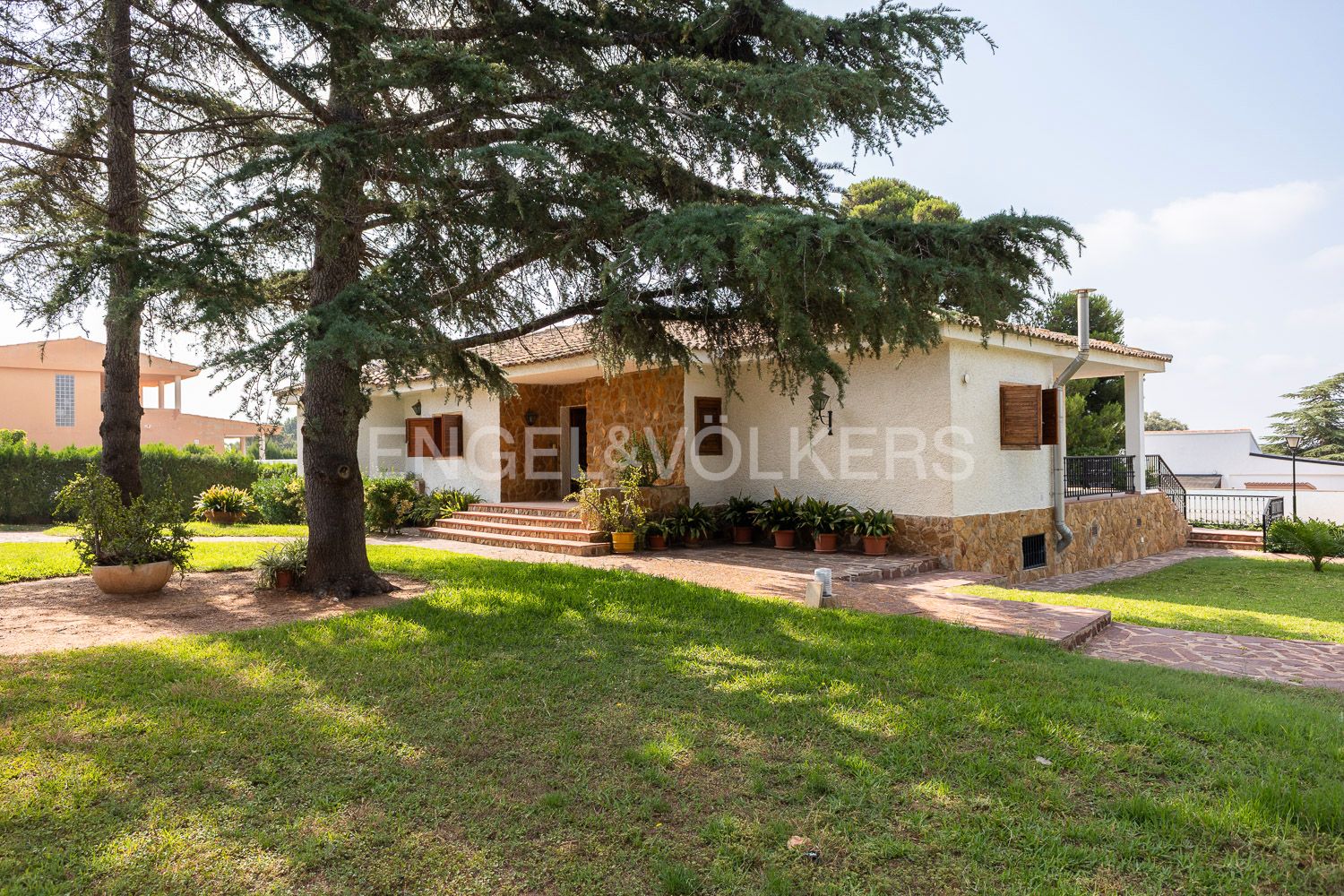 Vista exterior de Casa o xalet en venda en Torrent amb Calefacció, Jardí privat i Terrassa