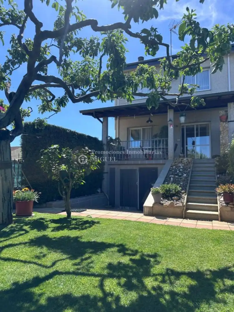 Semi-detached house with garden for sale in Verín