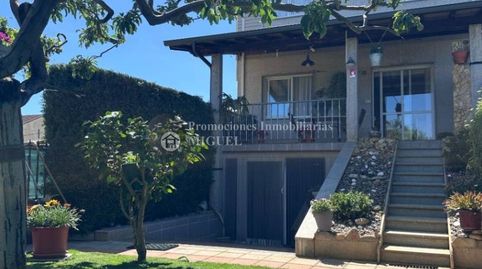 Chalet pareado con terreno y muy buena ubicación