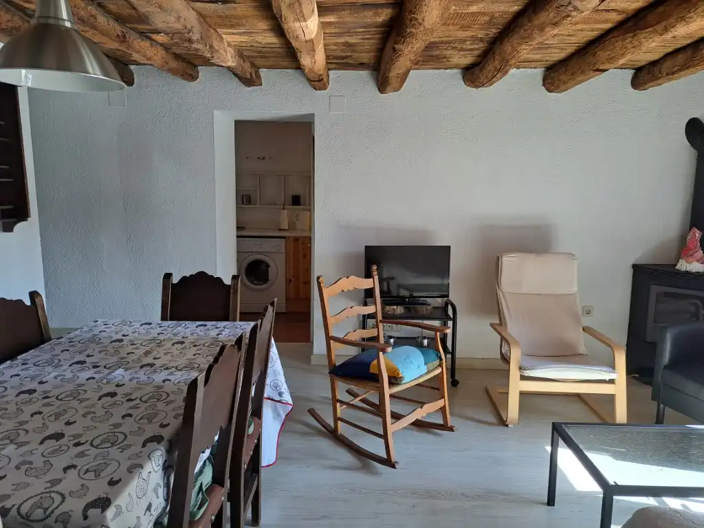 Wohnzimmer von Erdgeschoss zur Miete in Das mit Heizung, Privatgarten und Parkett