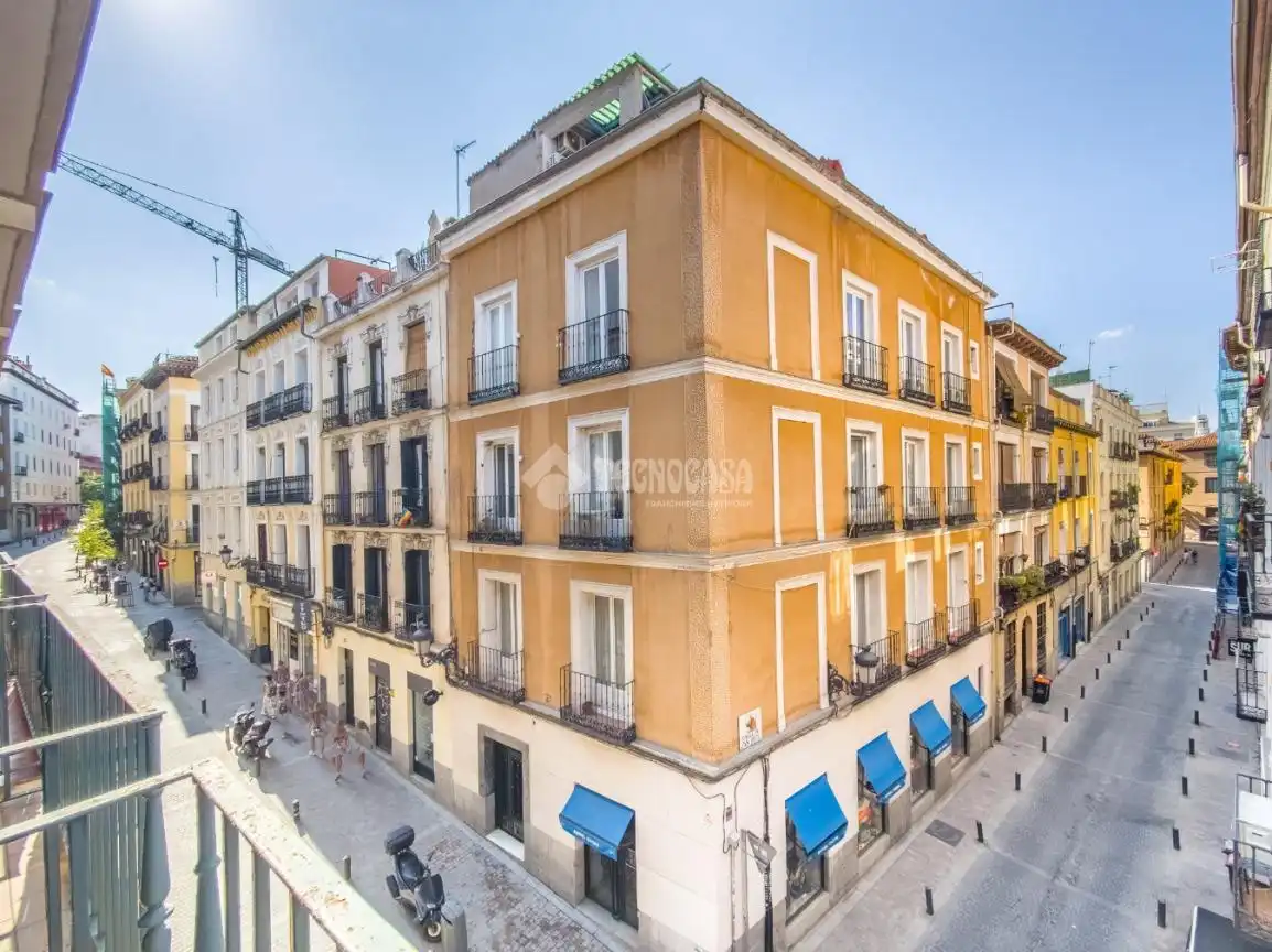 Außenansicht von Wohnung zum Verkauf in Madrid mit Klimaanlage, Heizung und Terrasse