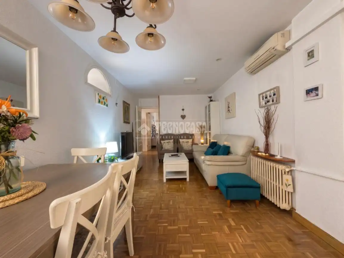Sala d'estar de Pis en venda en Madrid amb Calefacció i Terrassa