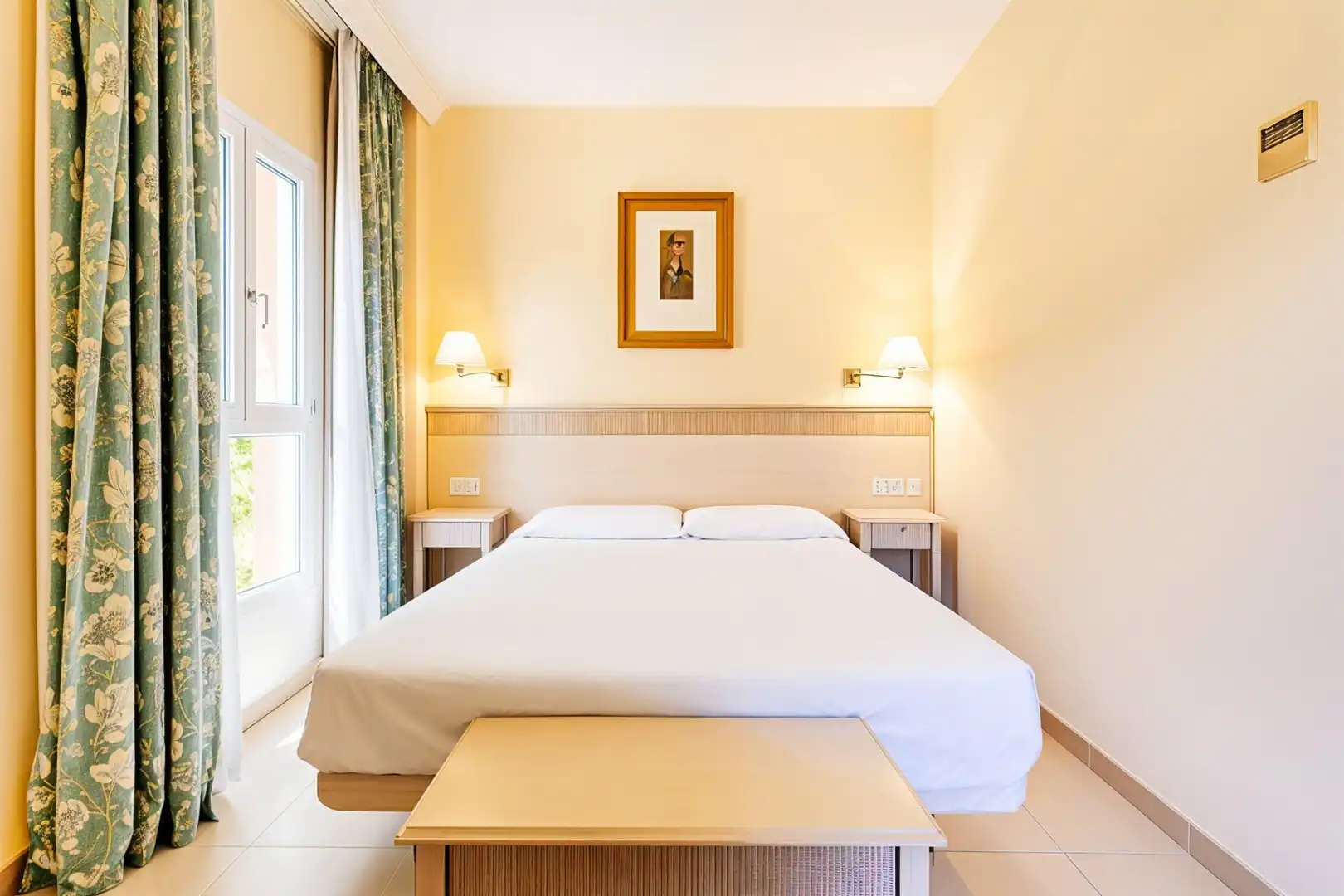 Dormitori de Apartament en venda en Chiclana de la Frontera amb Aire condicionat i Piscina comunitària