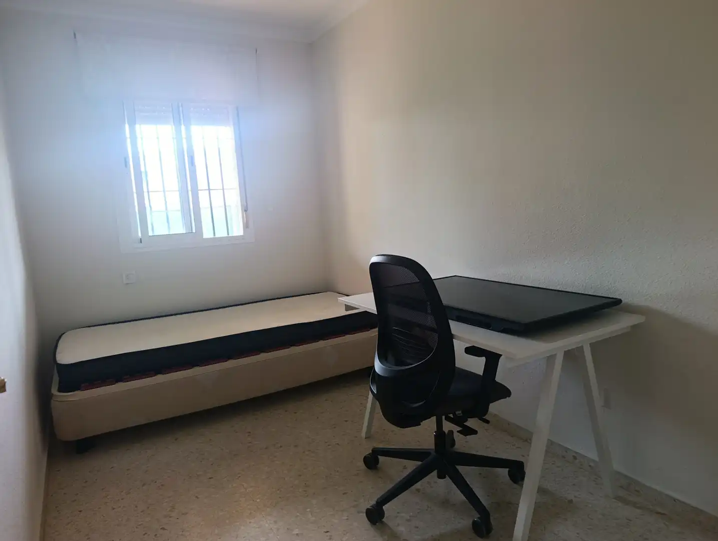 Bedroom of Flat for rent in Arco Norte - Avda. España