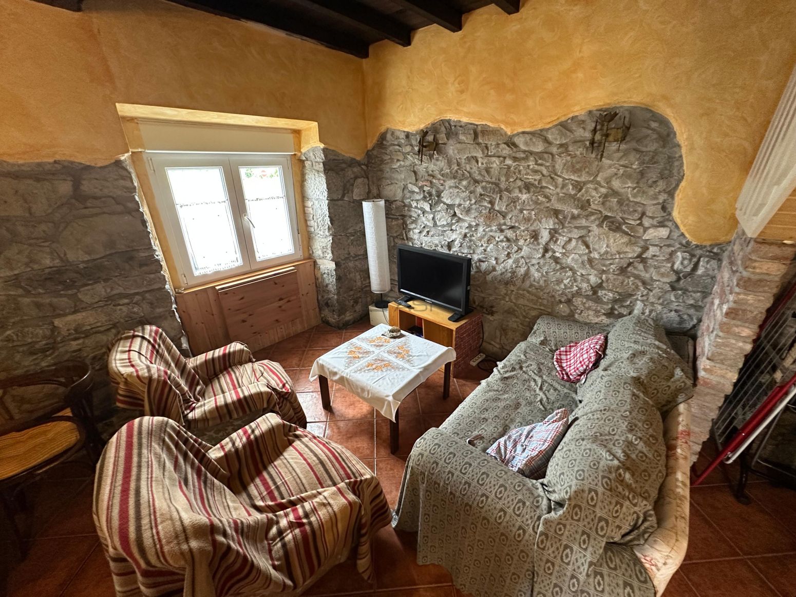 Sala d'estar de Casa adosada en venda en Pravia amb Calefacció, Parquet i Traster