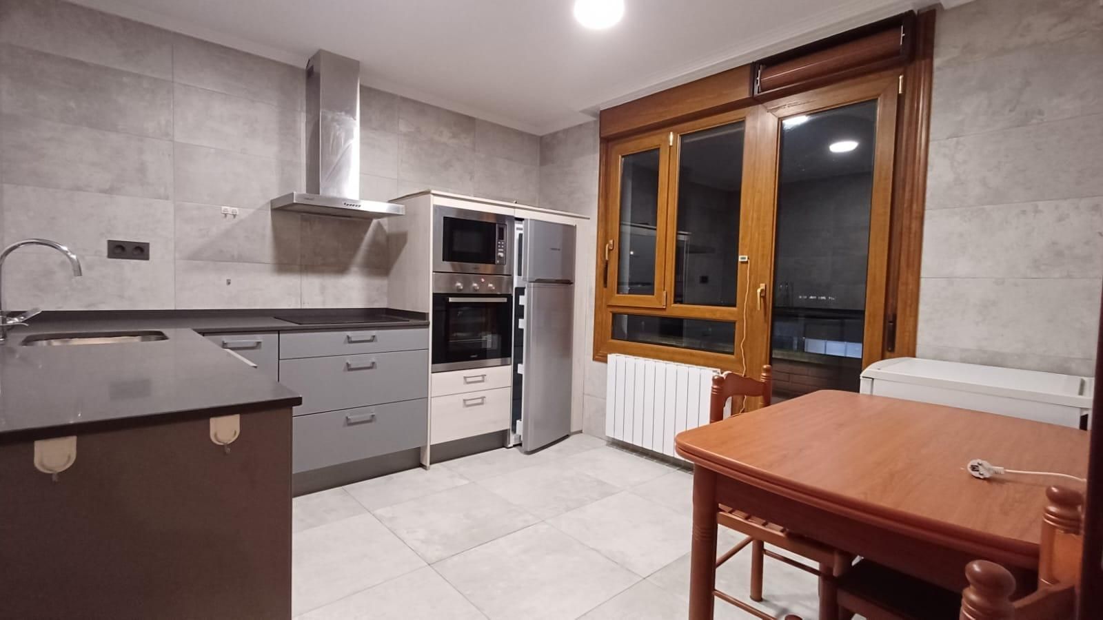 Cuina de Pis en venda en Ugao- Miraballes amb Calefacció, Traster i Balcó