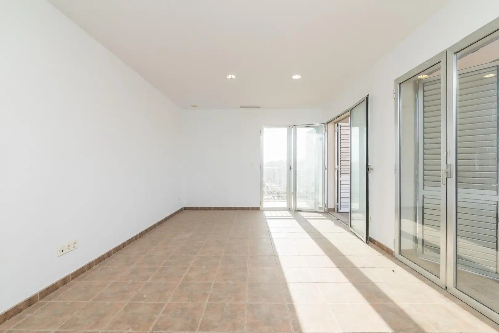 Dachboden zum Verkauf in Elche / Elx mit Klimaanlage, Heizung und Terrasse