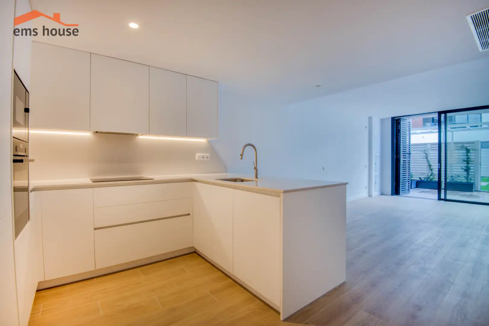 Piano terra di nuova costruzione con piscina in vendita a Passeig de Josep Mundet 9, imagen 7