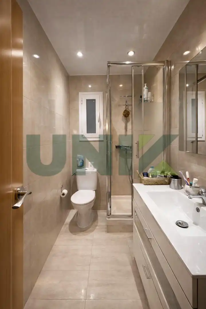 Badezimmer von Wohnung zum Verkauf in Barcelona mit Klimaanlage und Terrasse