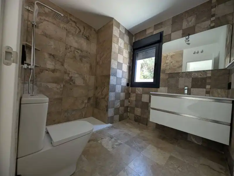 Baño de Casa adosada en venta en El Espinar con Calefacción y Terraza