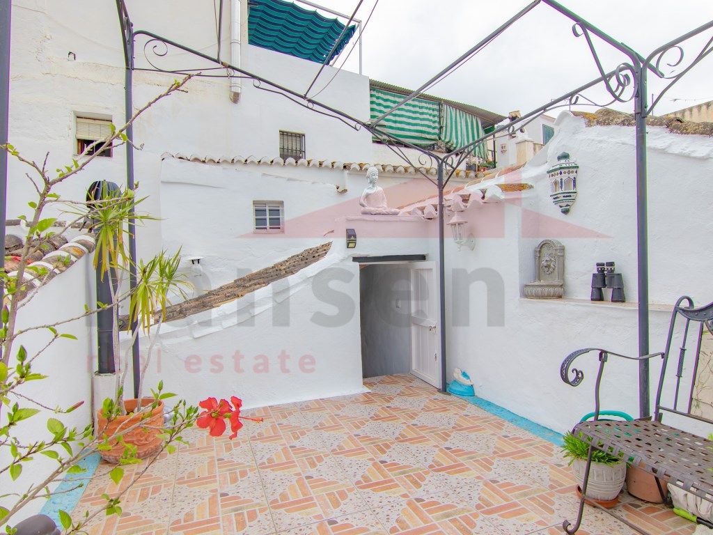 Vista exterior de Finca rústica en venda en Sayalonga amb Terrassa i Balcó