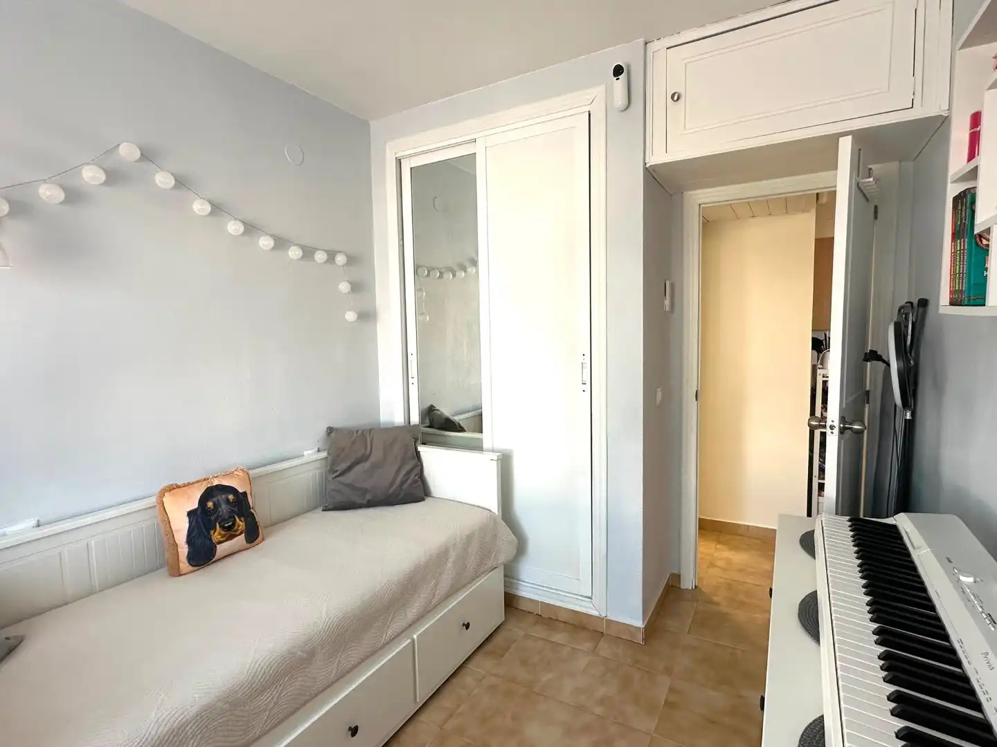 Schlafzimmer von Dachboden zum Verkauf in Torrevieja mit Klimaanlage und Terrasse