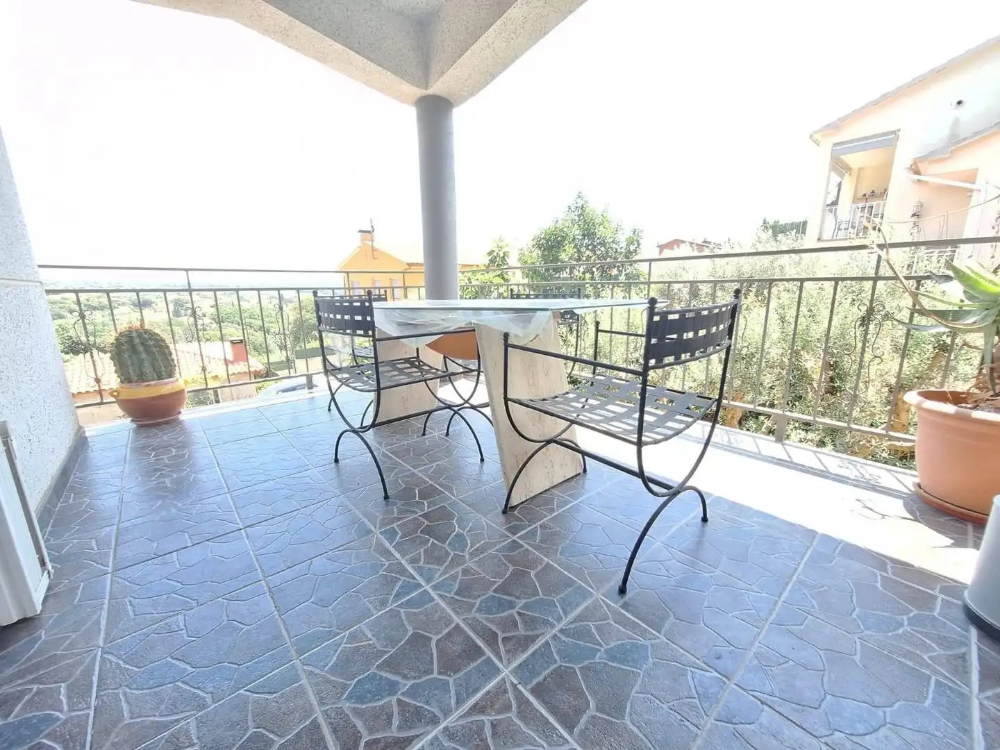 Terrasse von Country house zum Verkauf in Santa Eulàlia de Ronçana mit Klimaanlage, Privatgarten und Terrasse