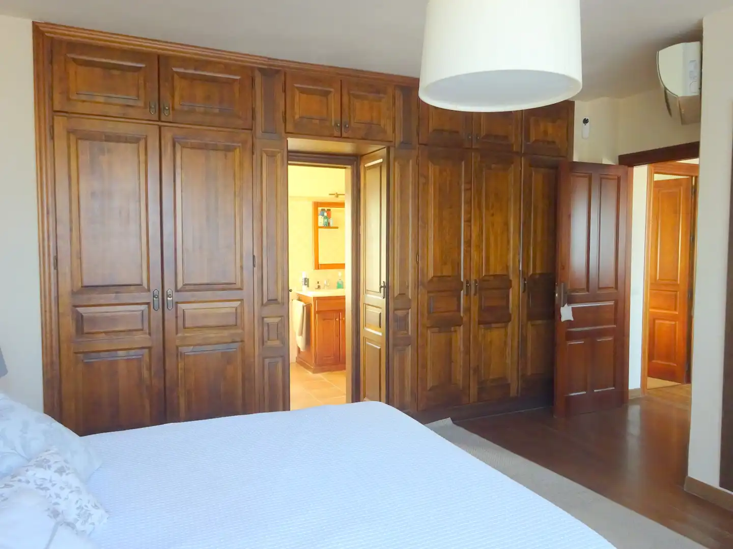 Dormitori de Casa adosada en venda en Alhaurín de la Torre amb Aire condicionat, Jardí privat i Terrassa