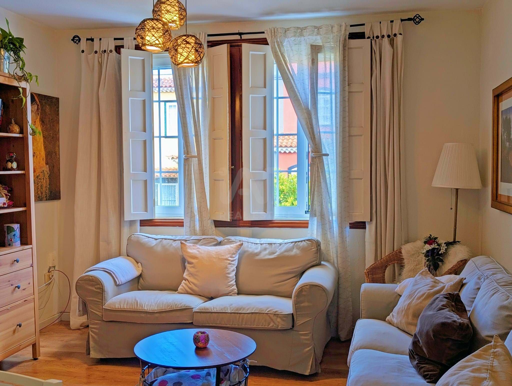 Sala d'estar de Casa adosada en venda en San Cristóbal de la Laguna amb Terrassa