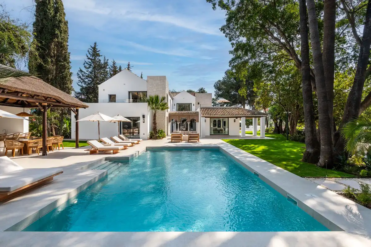 Chalet con piscina en venta en Nueva Andalucía
