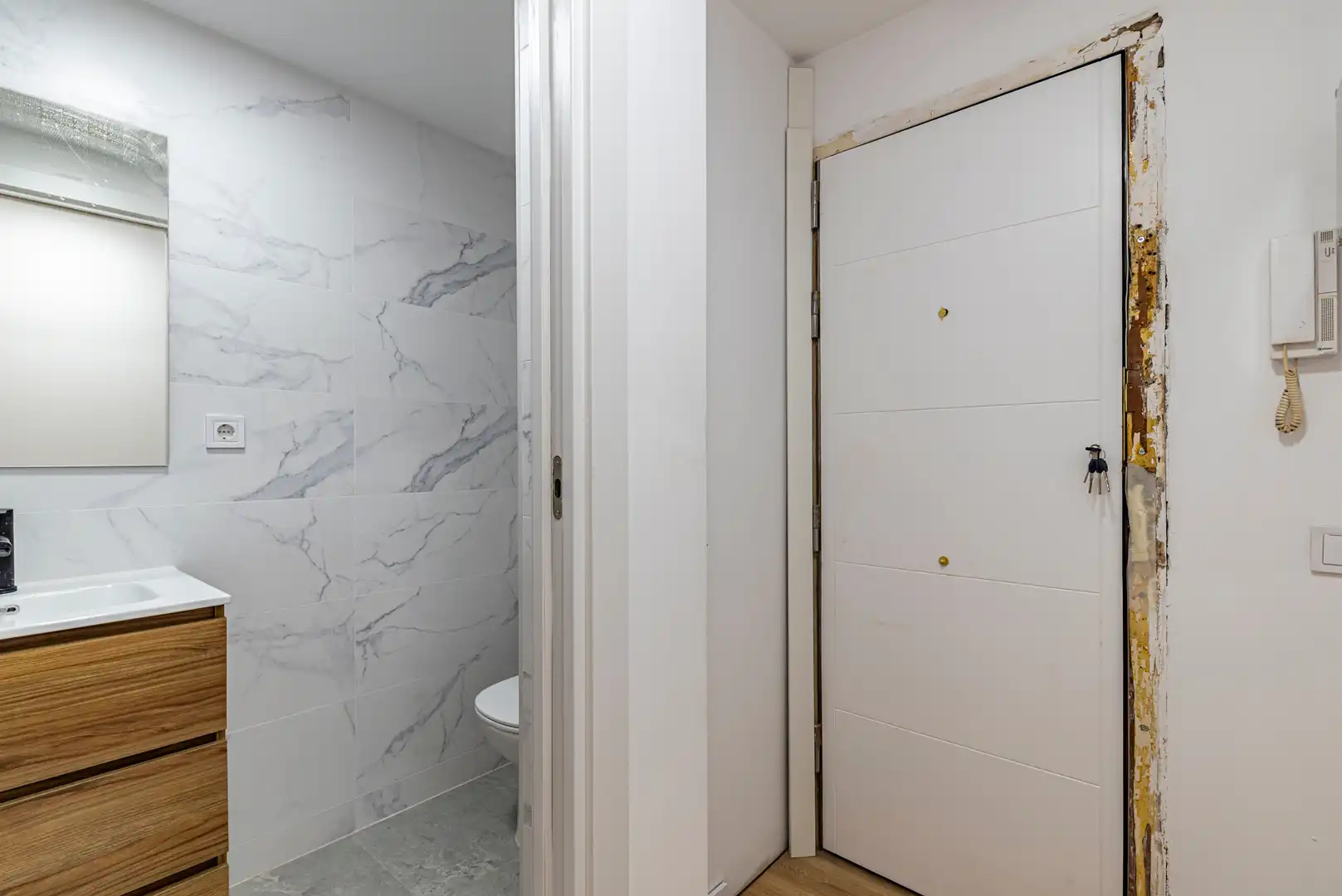 Bathroom of Flat for sale in L'Hospitalet de Llobregat  with Air Conditioner, Heating and Parquet flooring