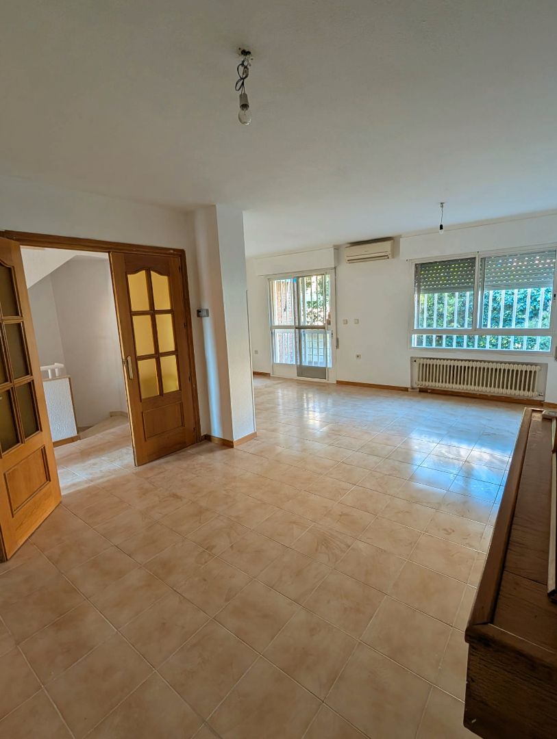 Casa o xalet en venda en Alcalá de Henares amb Aire condicionat, Calefacció i Jardí privat