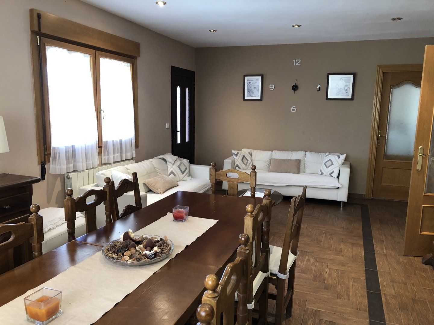 Sala de estar de Casa o chalet en venta en Palazuelos de Eresma con Calefacción, Terraza y Piscina